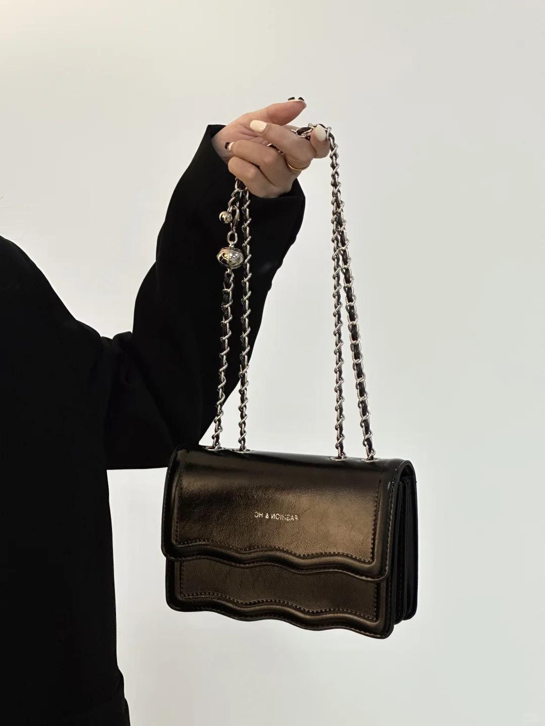 

Bag Women s 2024 New Niche Wave Versatile Small Square Bag Premium Chain Underarm Bag Tide Shoulder Crossbody Bag чорний