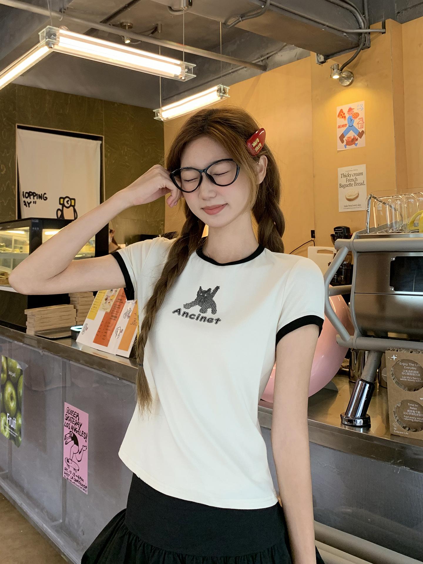 

Korean contrasting color cat embroidery design sense round neck short-sleeved T-shirt women s summer new slim-fitting and thin top L