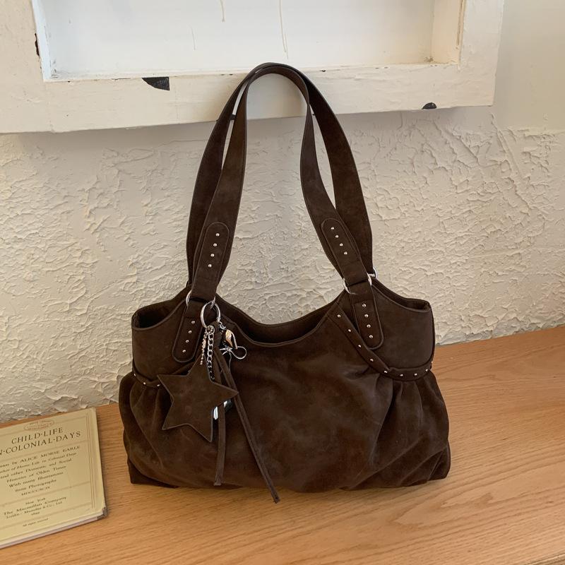 Women's Tote Bag Retro Brown Shoulder Bag Korean Y2k Style Underarm Bag With Pendant Commuting Handbag Studded Pleated Cloud Bag