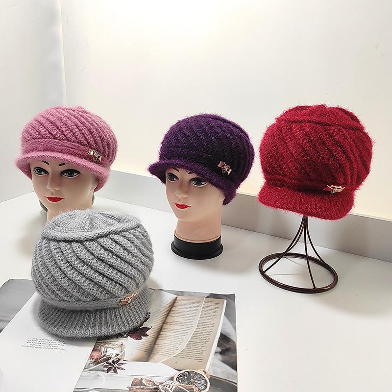 Middle-aged and elderly women's winter thickened woolen hats for mothers Knitted hat for keeping warm and protecting from the cold while cycling in