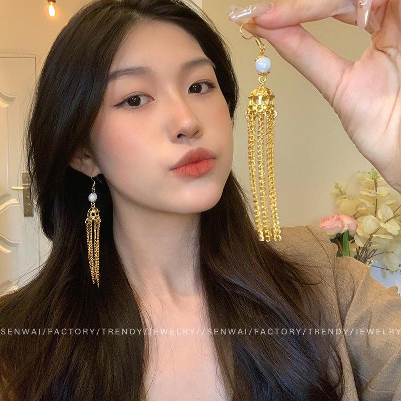 New Chinese antique long fringed earrings women's light luxury stud earrings Internet celebrity same ear