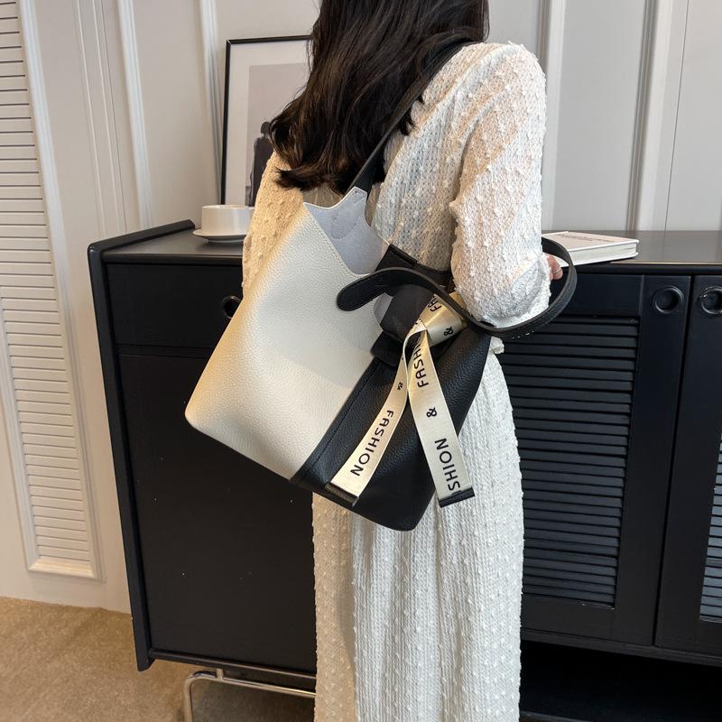 

Высококачественная женская сумка-тоут, модная, контрастного цвета, повседневная, универсальная, простая, женская, на одно плечо, сумка-тоут для поездок на работу (30cm<Max Length<50cm)