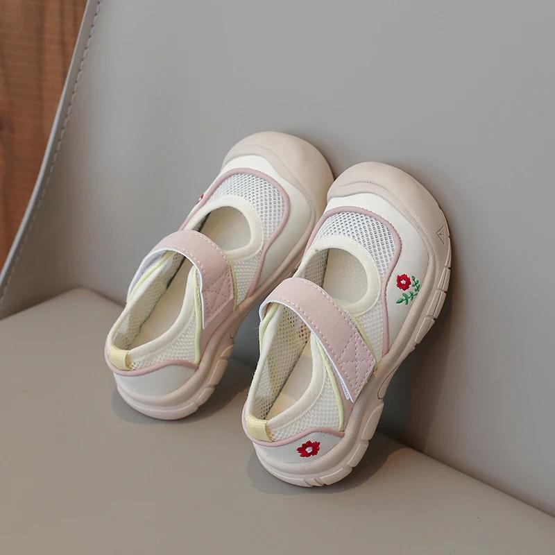 

New Kids Girls Sport Shoes Versatile Hook & Loop Cute Flowers Embroidery Summer Children Fashion Sport Shoes Toes Wrapped 24