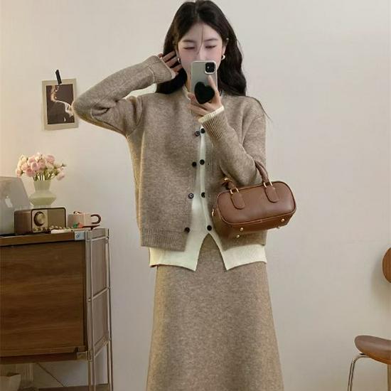 

Женский осенний наряд большого размера: Приталенная юбка-груша, расслабленный костюм-тройка 4XL (90-100 kg)