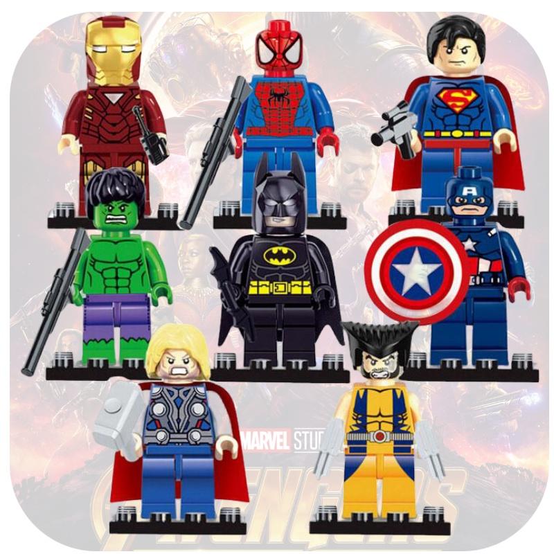 D818-898 Giocattolo con Mattoncini da Costruzione Supereroi con Particelle Piccole Assemblaggio Fai-da-te Materiale Plastico ABS 8 Opzioni di Colore Figura Alta 5 cm