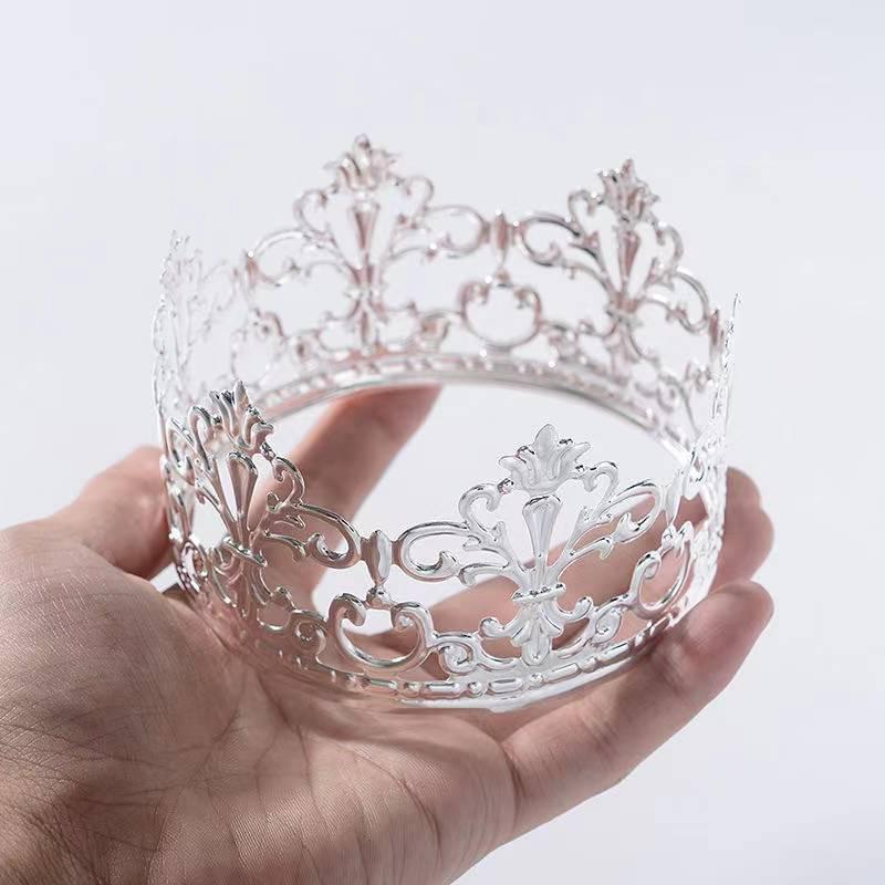 Elegant French Wrought Iron Queen Crown Ornament for Dessert Tables and Cake Decoration
