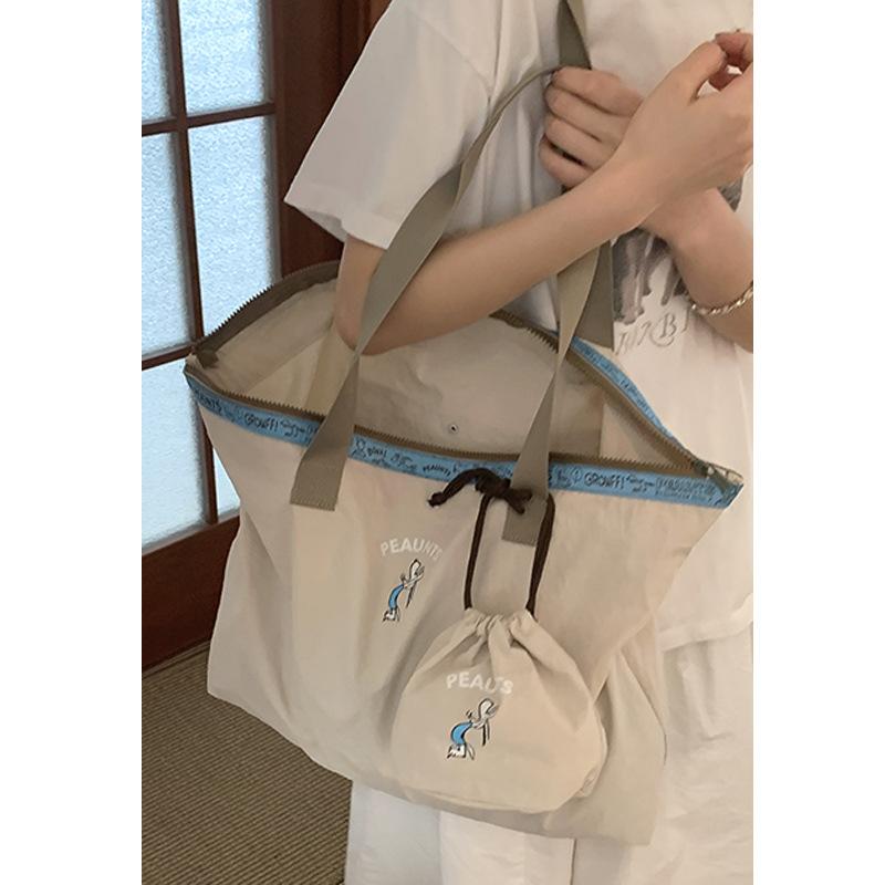 

Embroidered cartoon large-capacity underarm bag women s 2025 new shoulder tote bag simple nylon shoulder bag off білий колір