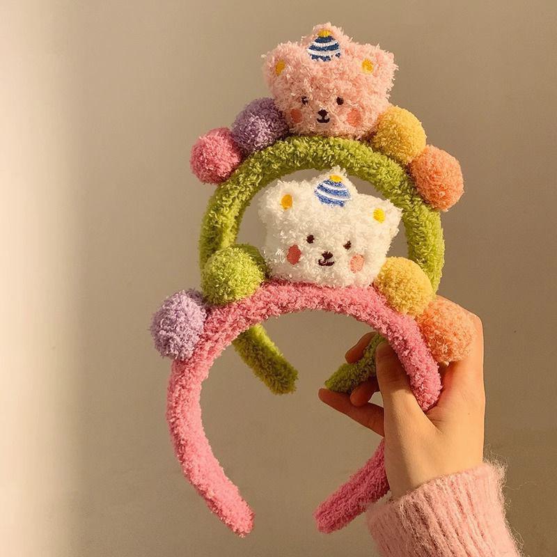 Plush Cartoon Bear Headband: Perfect for Autumn/Winter Skincare, Versatile Outings, and Effortless Style.