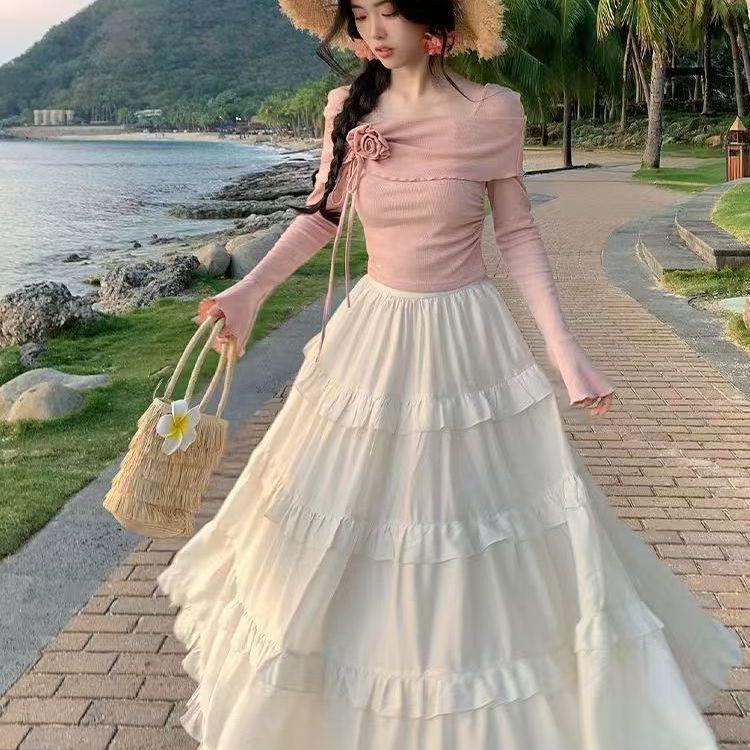 Gentle Square Neck Floral Long Sleeve Slim Fit Top with High Waist Ruffled Autumn Skirt. S