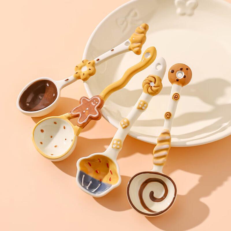 ZISIZ Cartoon Gingerbread Man Ceramic Soup Spoon