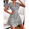 Abito estivo di tendenza europeo e americano sexy con scollo a V profondo e piccolo motivo floreale, elegante, da donna