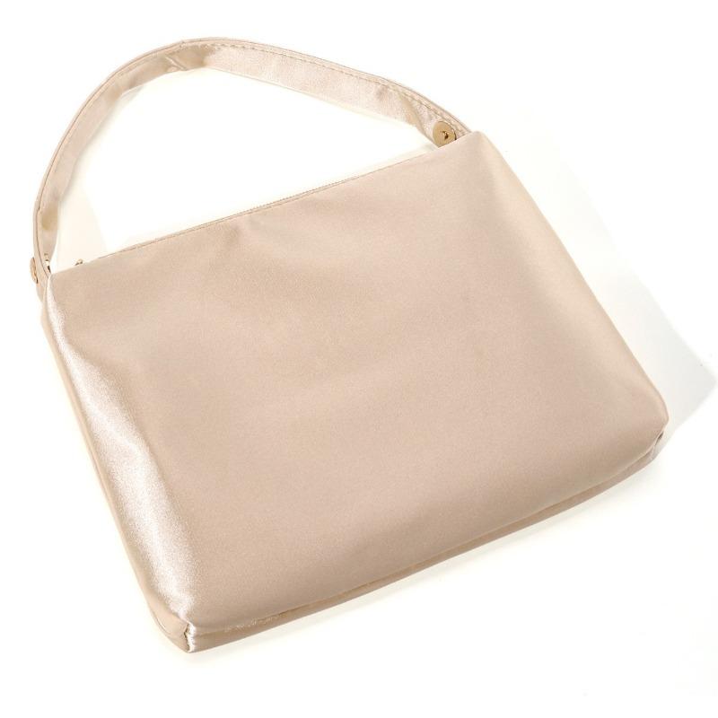 Einfache einfarbige Satin-Magnet-Abendtasche, vielseitige dreieckige Damen-Clutch-Handtasche