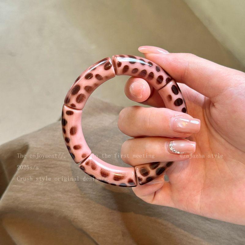 Fashion Item! Vintage European and American Leopard Print Resin Bracelet for Women, 2026 New Style, Unique and Niche, Exaggerated Jewelry