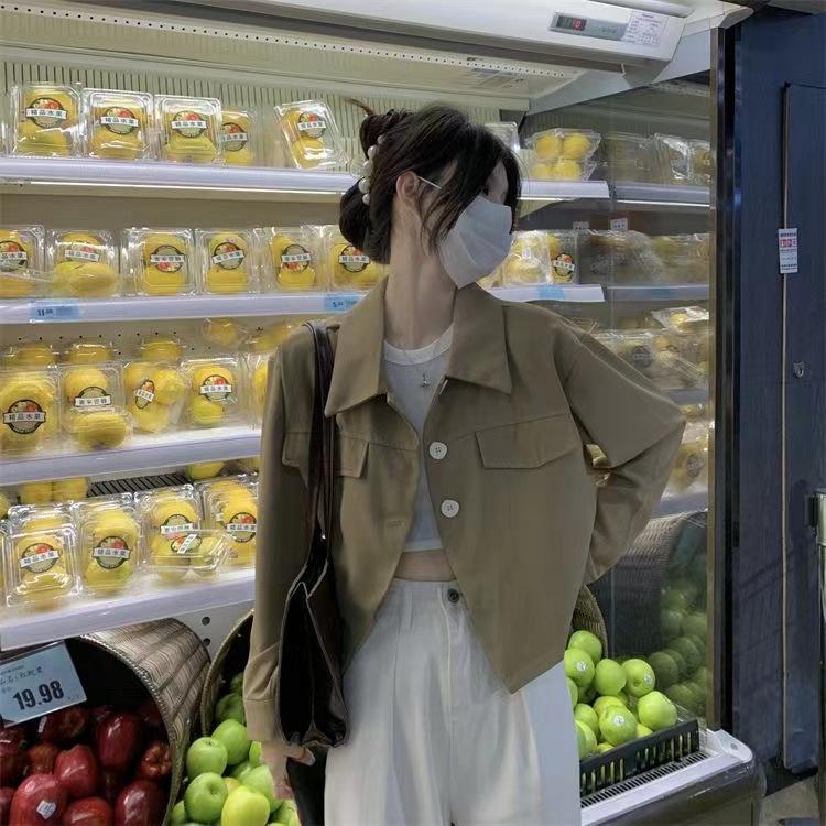 

Корейская версия Хаки Маленький костюм Свободный Приталенный Короткий пиджак для женщин Ранняя осень Новый Однобортный Верх с воротником ПОЛО XXL