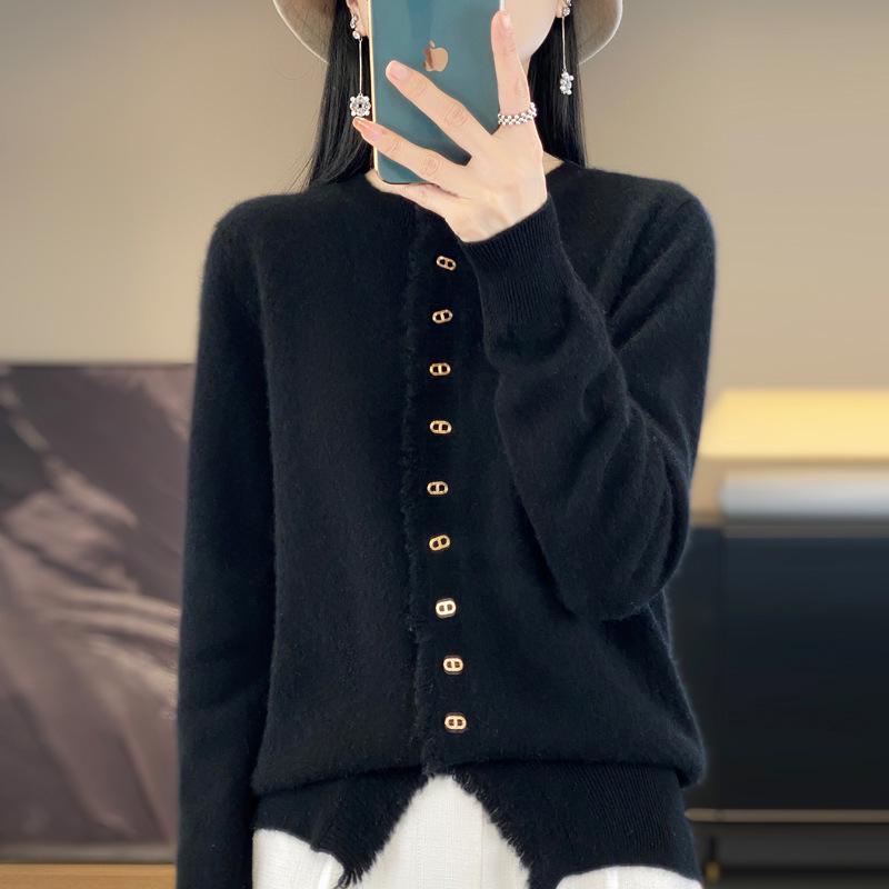 

Кардиган трикотажный из 100% шерсти с кисточками и бахромой, приталенный, с круглым вырезом. M (95-110 jin)