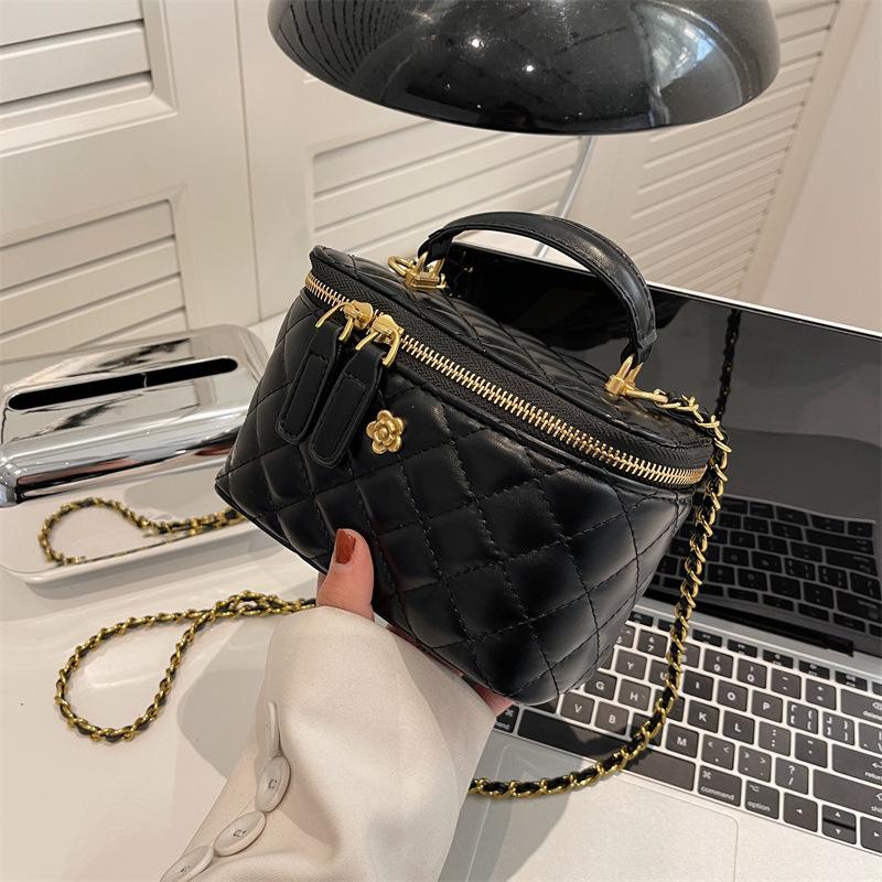 Premium textur liten väska dam ny nischdesign diamantkedja axelremsväska bärbar bucketväska