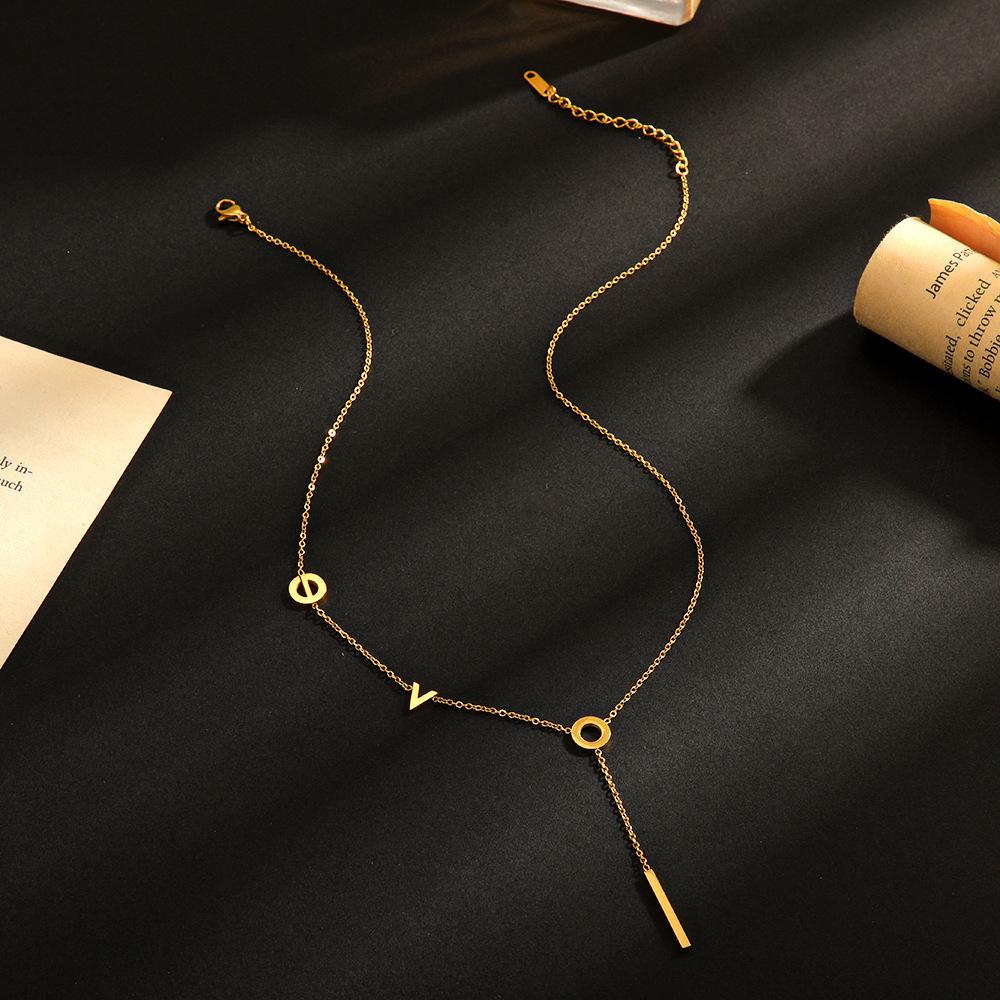 18K Gold-plated LOVE Stainless Steel Necklace, Female European and American Fashion Niche Design Clavicle Necklace Titanium Steel Necklace Decoration