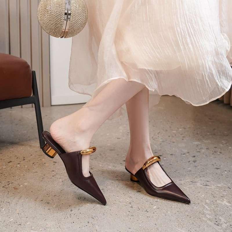 French simple pointed Müller slippers women's 2025 summer new retro fashion metal bag head thick heel half slippers