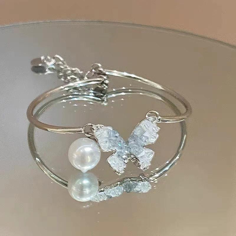 Exquisite Blue Ice Butterfly Pearl Bracelet Refined Trendy Womens Jewelry Hand