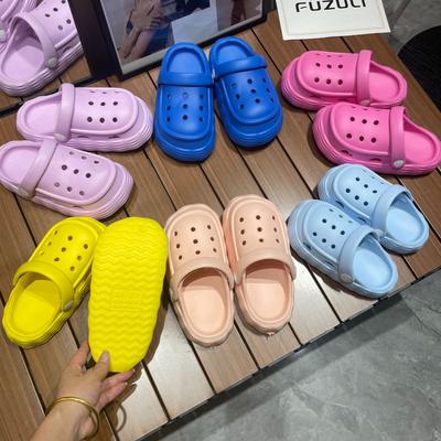 Neue Kinderlochschuhe für Damen und Jungen, Strandschuhe, bequeme Zehenkappen-Halbpantoffeln, coole Hausschuhe für zu Hause