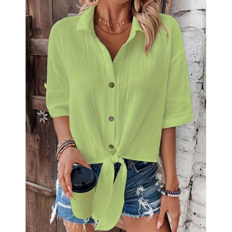 

Women s White Button-Up Short Sleeve Shirt with Knot Detail and Blue Distressed Denim Shorts XXL трава зеленый