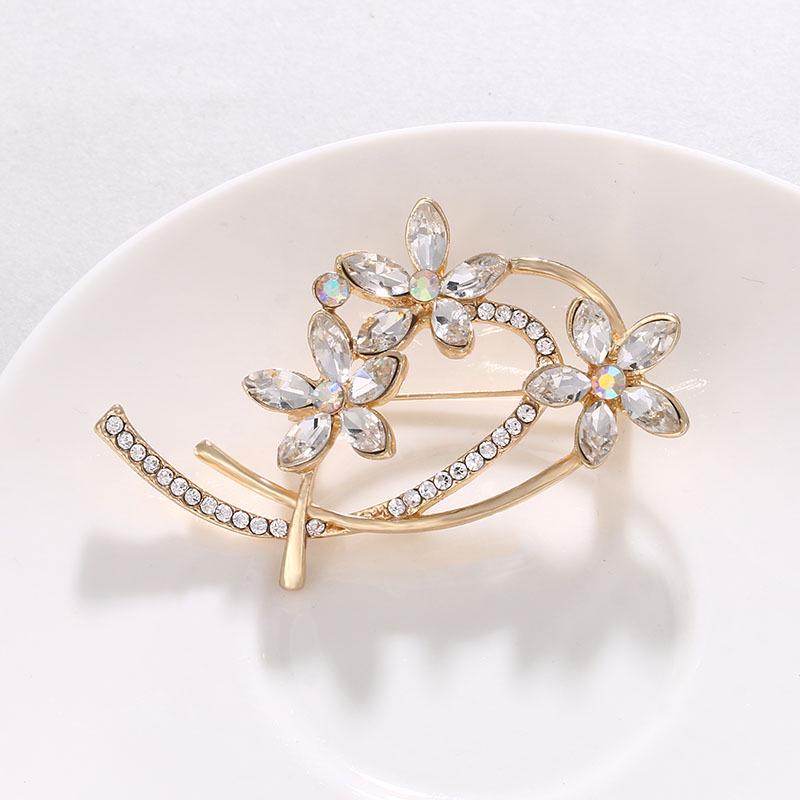 Broșă Florală de Lux cu Strasuri în Stil Coreean - Pin Elegant pentru Guler de Damă