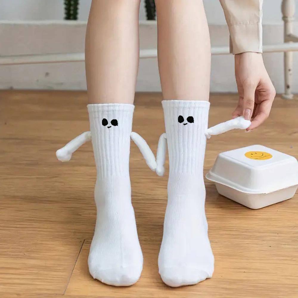 

1 пара женских носков средней длины с милым забавным выражением лица, магнитные присоски, интерактивные носки для отношений между родителями и детьми, влюбленными и друзьями One Size