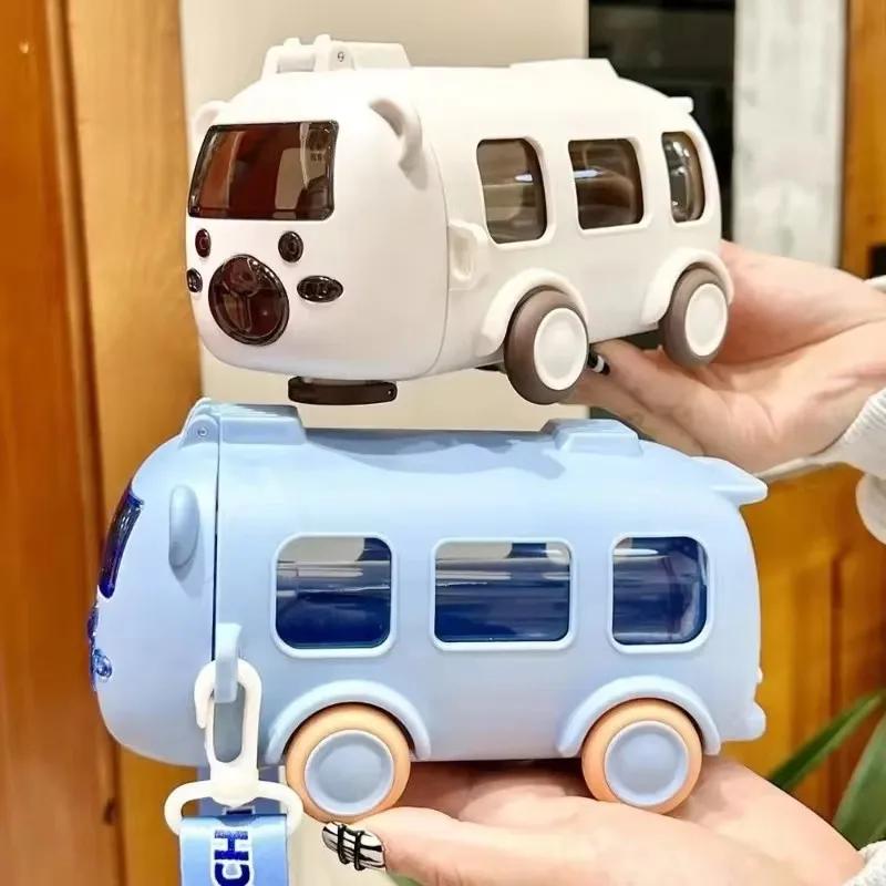 Cartoon-Bus-Strohhalmbecher Niedlich Große Kapazität Outdoor Auto Wasserbecher Kinder Trinkgeschirr Boun Strohhalm-Kessel