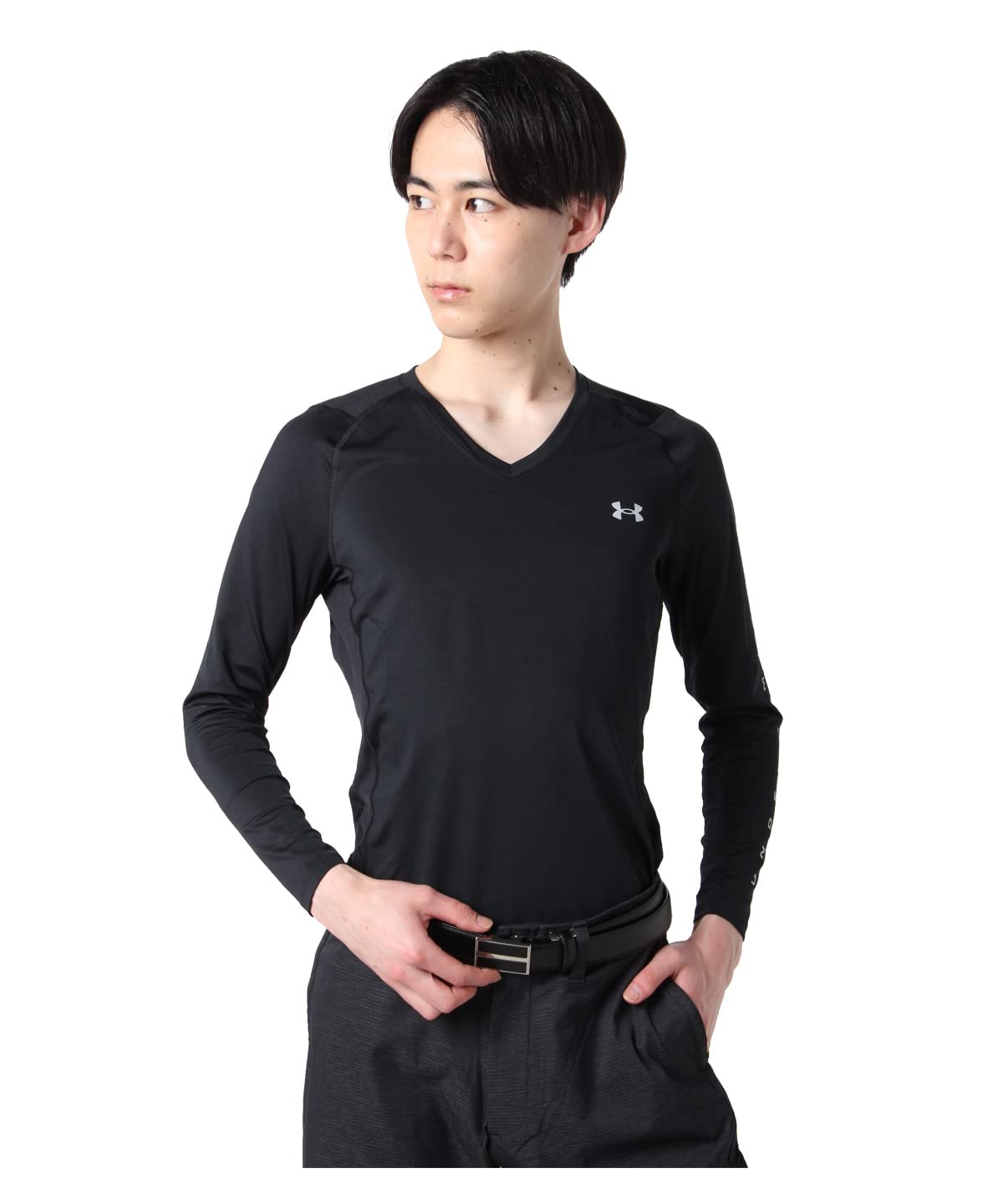 

UA HEATGEAR ОБЛЕГАЮЩАЯ ФУТБОЛКА С ДЛИННЫМ РУКАВОМ [Under Armor] V-ОБРАЗНЫЙ ВЫРЕЗ