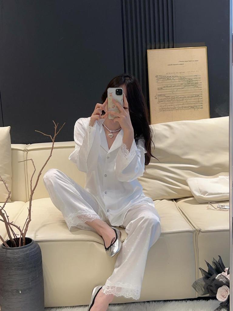 Women's Heart Print Ice Silk Pajamas - Long Sleeve, White Lace Trim, Fashionable for Spring & Autumn