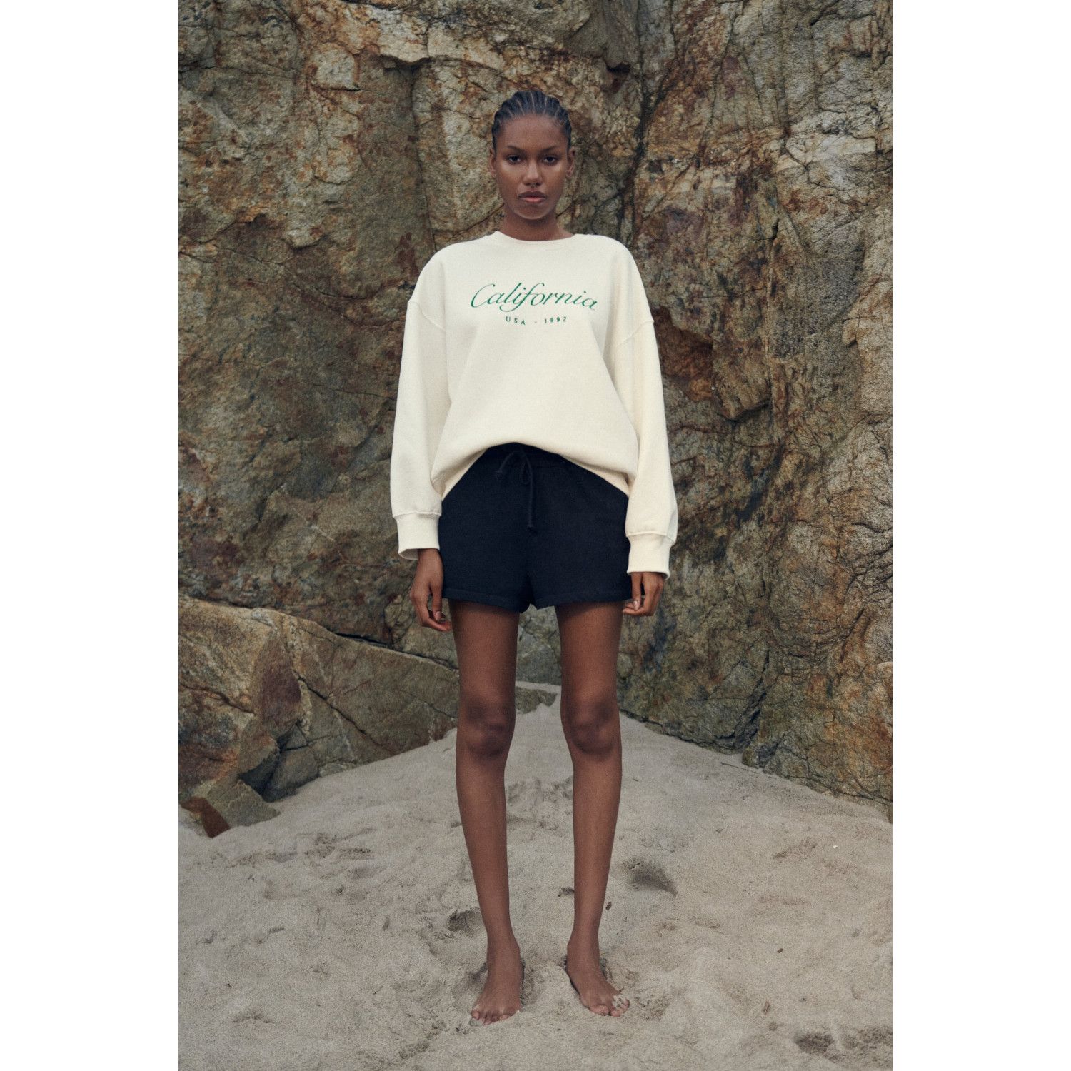 

SWEATSHIRT WITH EMBROIDERED SLOGAN