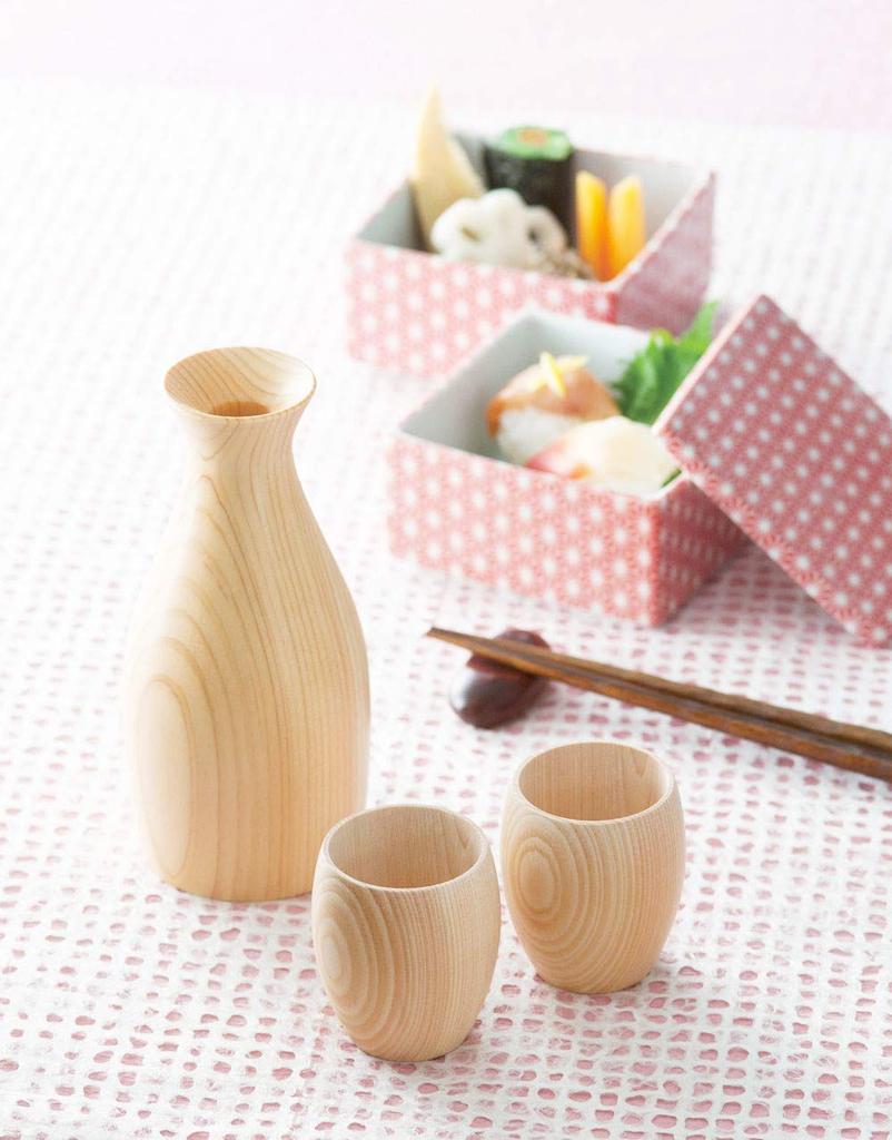 Enjoy the refreshing aroma of hinoki cypress with this wooden sake Includes a 120ml tokkuri and two 45ml guinomi Made in Enjoy the beautiful wood
