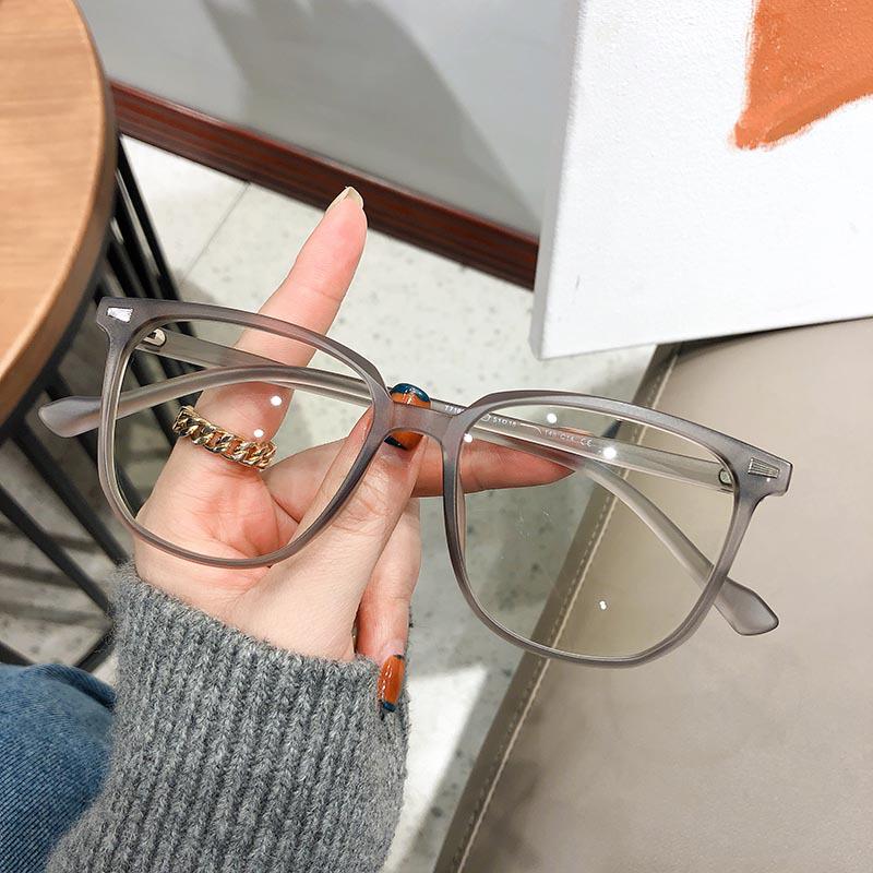 Xiaohongshu Style TR90 Myopia Glasses: Large Frame, Ultra-light, with Rivet Detail, Compatible with Prescription Lenses Plano Lens