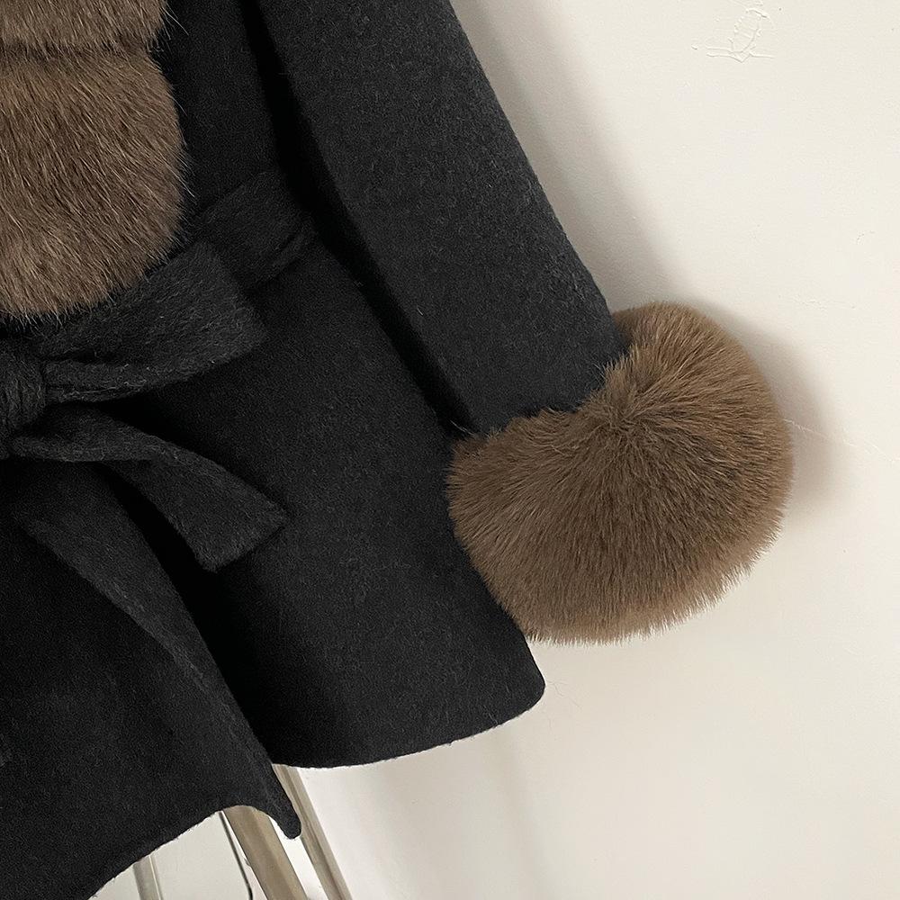 Cappotto Elegante Dimagrante in Cashmere Double-Face Autunno/Inverno 2025 con Pelliccia Sintetica di Volpe e Vita Cintureggiata