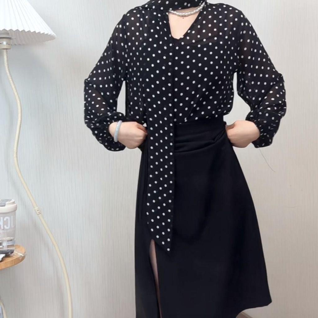 Damen-Oberteil im französischen Stil mit weiten Ärmeln und Pünktchen: Neue Sommer/Herbst Mode, Nischen Design, Elegant & Vielseitig.