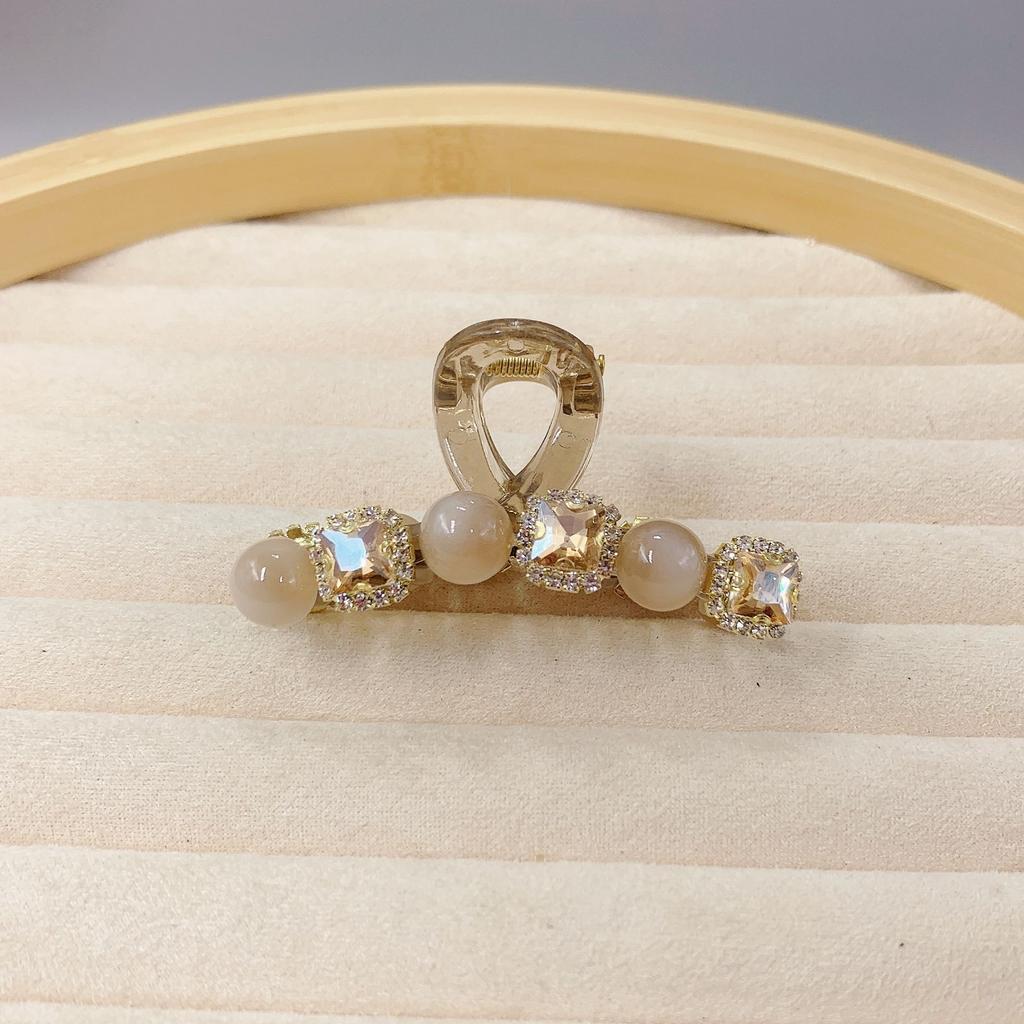 Fashionable and Elegant Square Crystal and Bead Hair Clip, Niche and Versatile Design, Hair Accessories for Exquisite Updos
