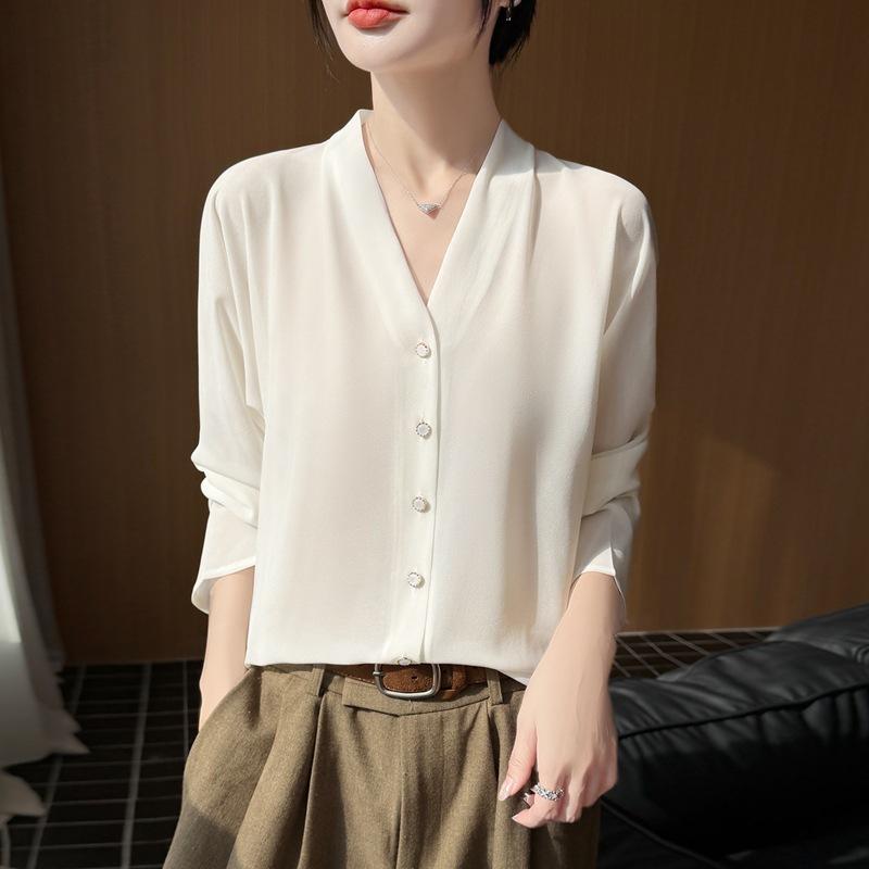 Sunscreen Shirt V-neck Elegant Long-sleeved Cardigan with Printed Buttons, Lightweight Blouse for Spring and Summer, Light and Thin for Ladies.