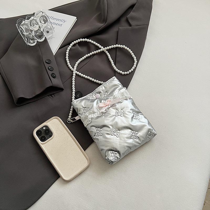 Nieuwe schoudertas met strik, crossbody tas, mobiele telefoon tas, parelketting, draagbare make-uptas, opbergtas, kleine vierkante tas.