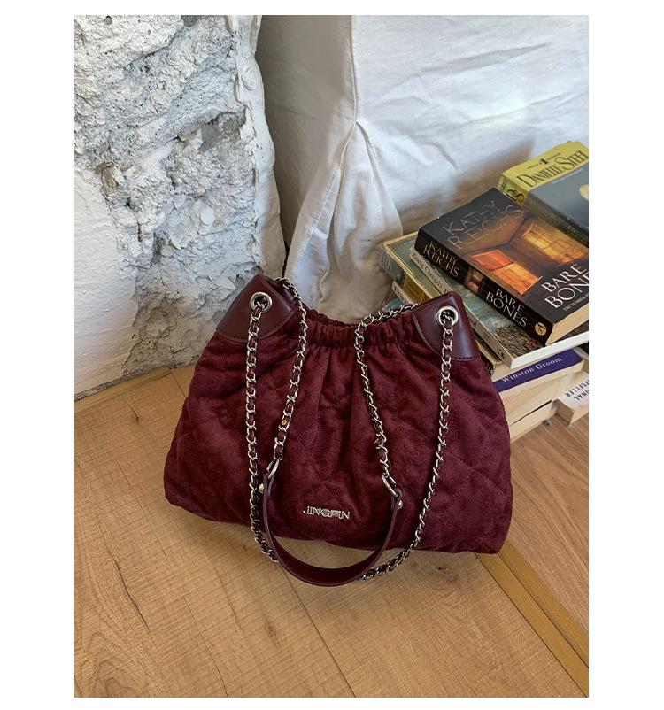 

Large-capacity fashion bag women s new Xiaoxiangfeng diamond chain bucket bag 2025 autumn and winter design shoulder bag