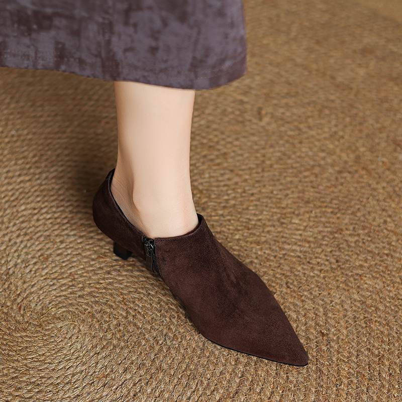 

Krazing Pot Обувь из овчины замши на осень-зиму, туфли-лодочки на среднем каблуке-шпильке, размер 43, размер 42, с острым носком, лаконичного стиля, с глубоким вырезом 43 коричневый