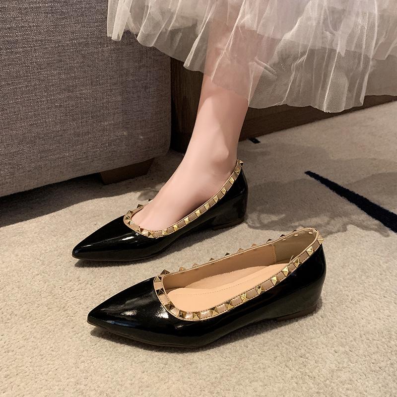 Small Inner Height Increase French Single Shoes Women's 2025 Spring New Pointed Shallow Mouth Women's Shoes Rivet Small Size Evening Shoes