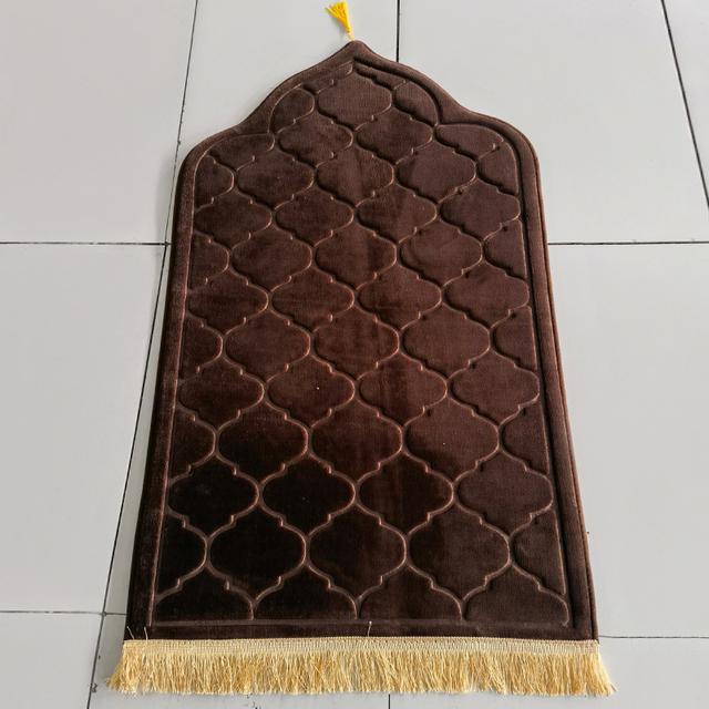 Thicken Flannel Soft Prayer Mat For Muslim Non -Slip Ramadan Worship Embossed Carpet Portable Prayer Floor Rug For Ramadan Gifts