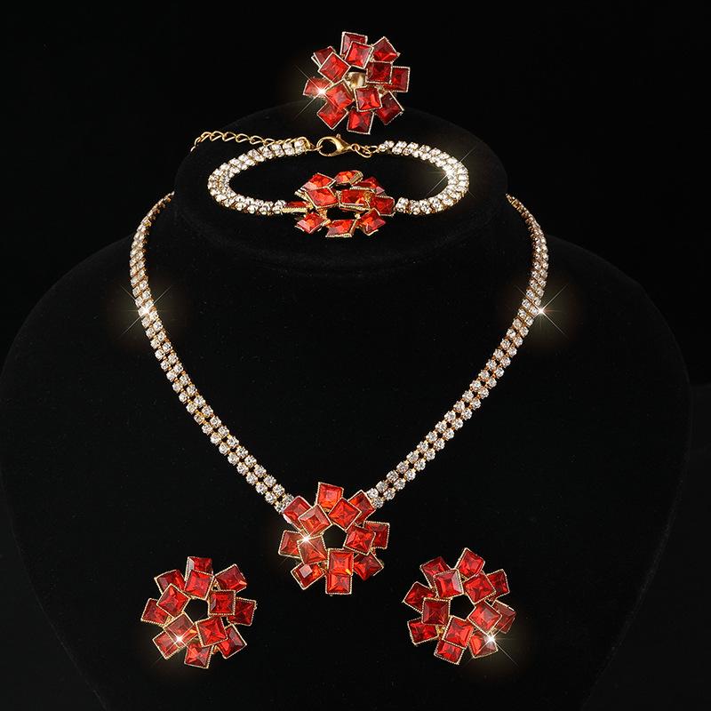 Full Diamond Necklace Earrings Ring Bracelet Four-piece Set Rhinestone Hollow Diamond Collar Bridal Set