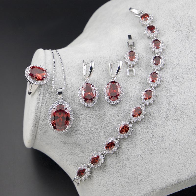 Conjunto de brincos e colar Conjunto de joias Conjunto oval cercado de zircônia Conjunto de brincos de Natal com corrente