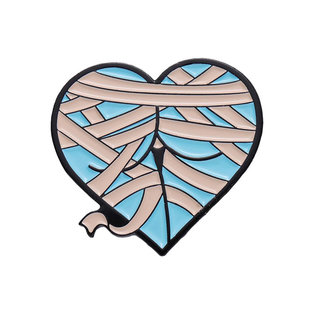 Personalized and creative Halloween brooch, spider, bat, pumpkin, metal badge, heart-shaped design, accessory, alloy badge