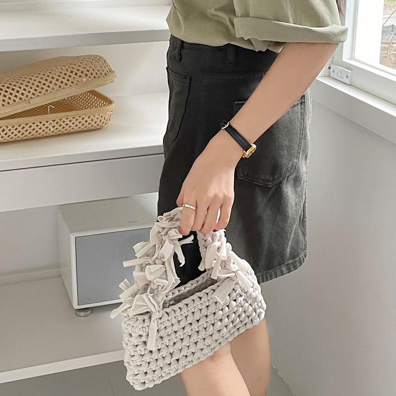 Fashion Solid Color Women's Knitted Small Handbag Woven Luxury Design Tassel Shoulder Bag Wrist Bag