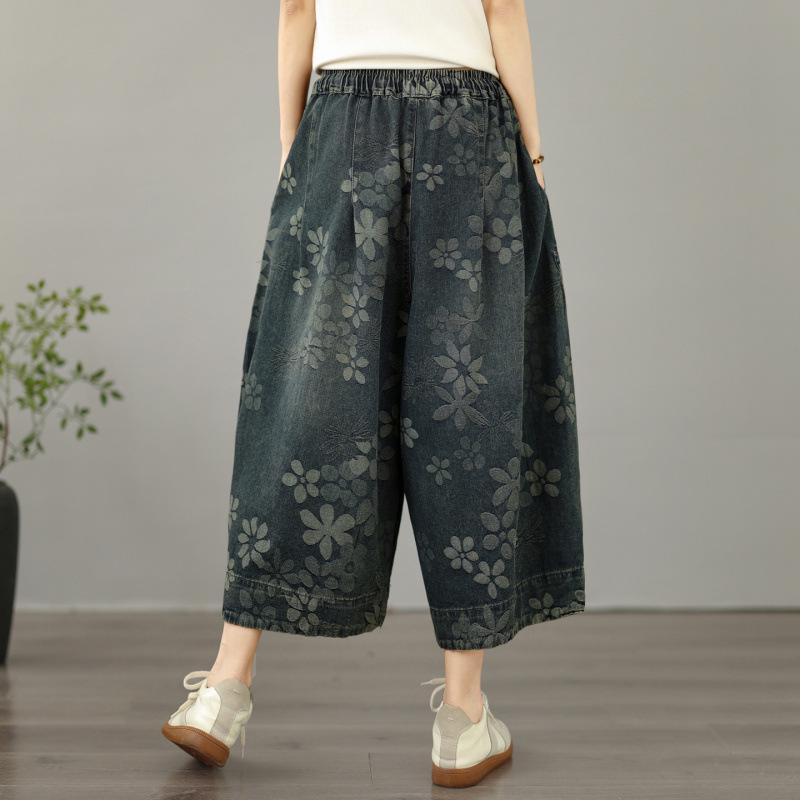 Pantaloni a zampa crop in denim jacquard floreale taglie forti