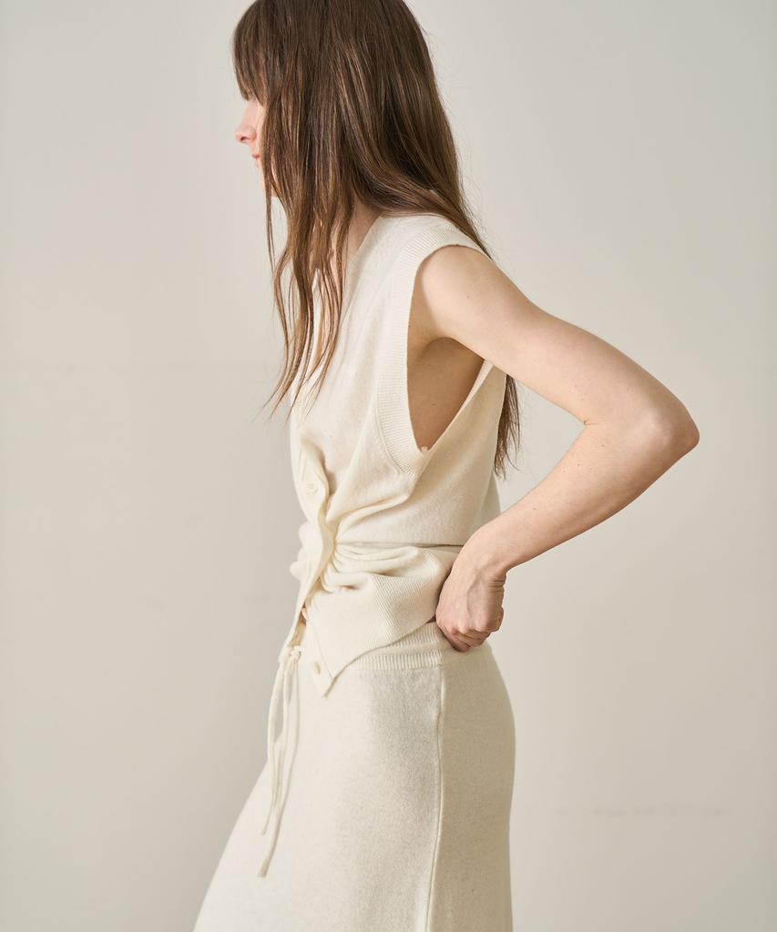 GRIDAJ Fine Wool V-Neck Button Vest _ Ivory