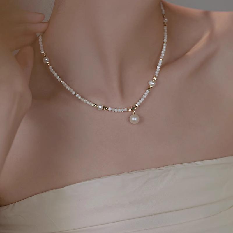

Special-Shaped Freshwater Pearl Necklace, Femininity, Broken Gold, White Butterfly Shell, Light Luxury, Simple And Gentle Fritillary Collarbone Chain