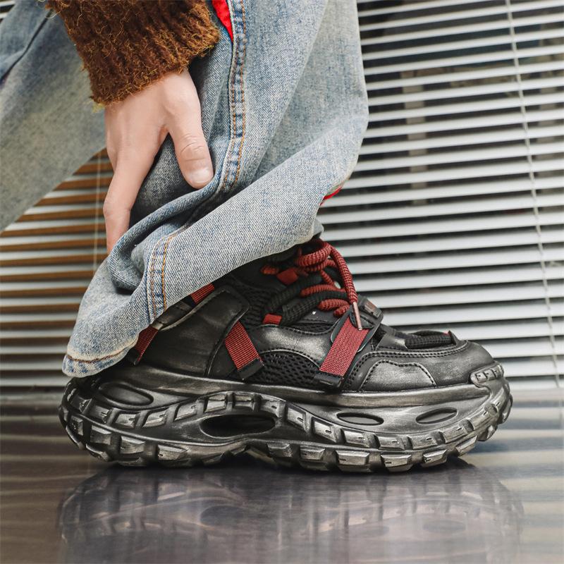 Farbige und alte Hong Kong Stil Nischen-Leichtluxus Niedrig geschnittene Dämpfende Sportschuhe mit dicker Sohle Rutschfest und verschleißfest Papa Schuhe